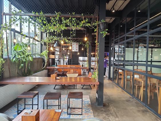 Sleepless Owls Coffee & Street Food